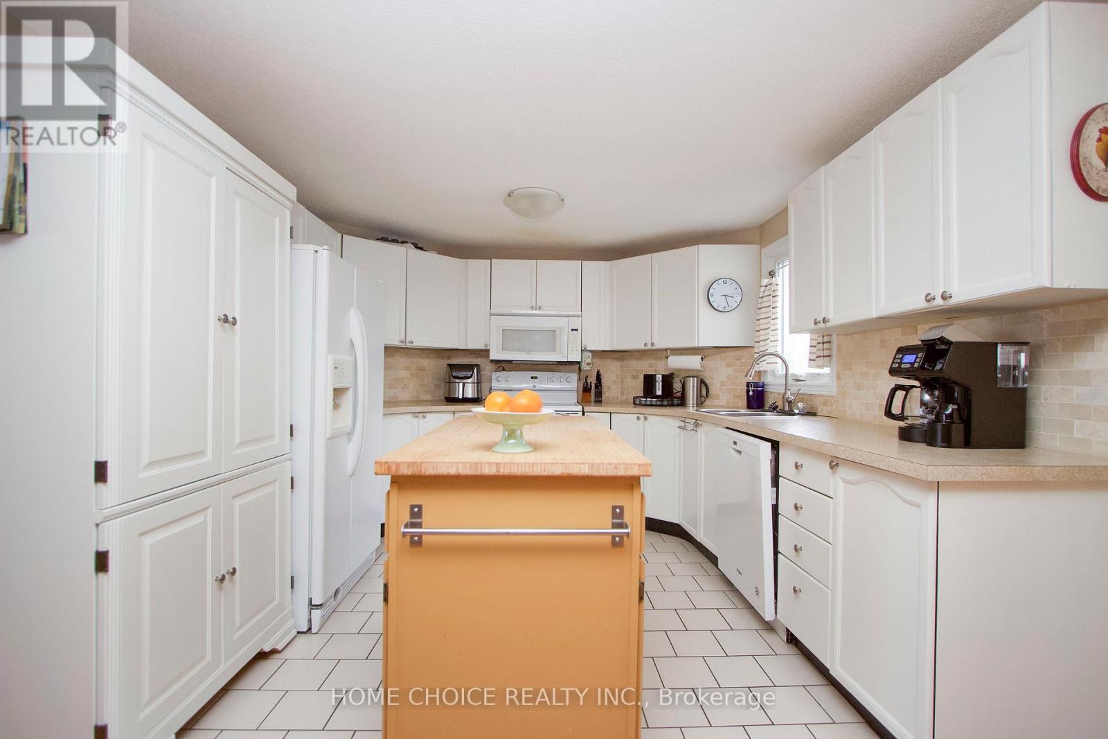 












8 SEVENTH HOLE COURT

,
Clarington (Newcastle),




Ontario
L1B1B5

