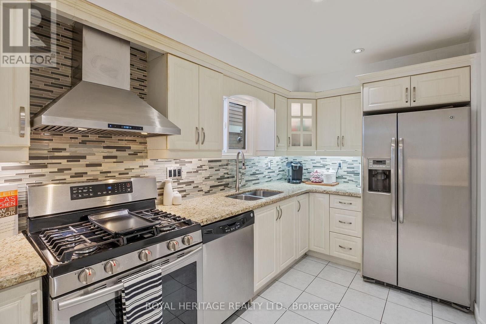 












109 PLUMROSE PATHWAY

,
Toronto (Malvern),




Ontario
M1B4B6

