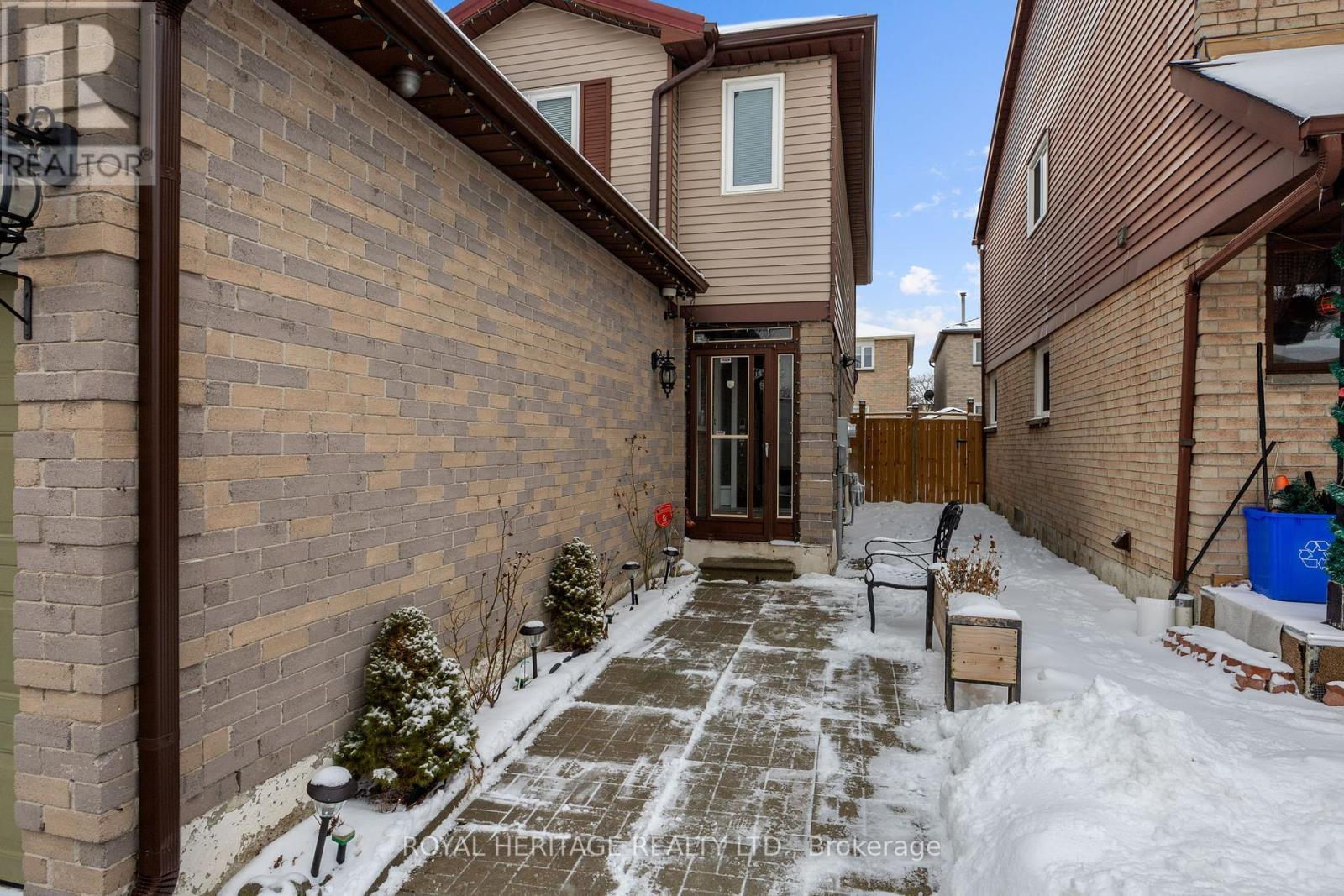 












109 PLUMROSE PATHWAY

,
Toronto (Malvern),




Ontario
M1B4B6

