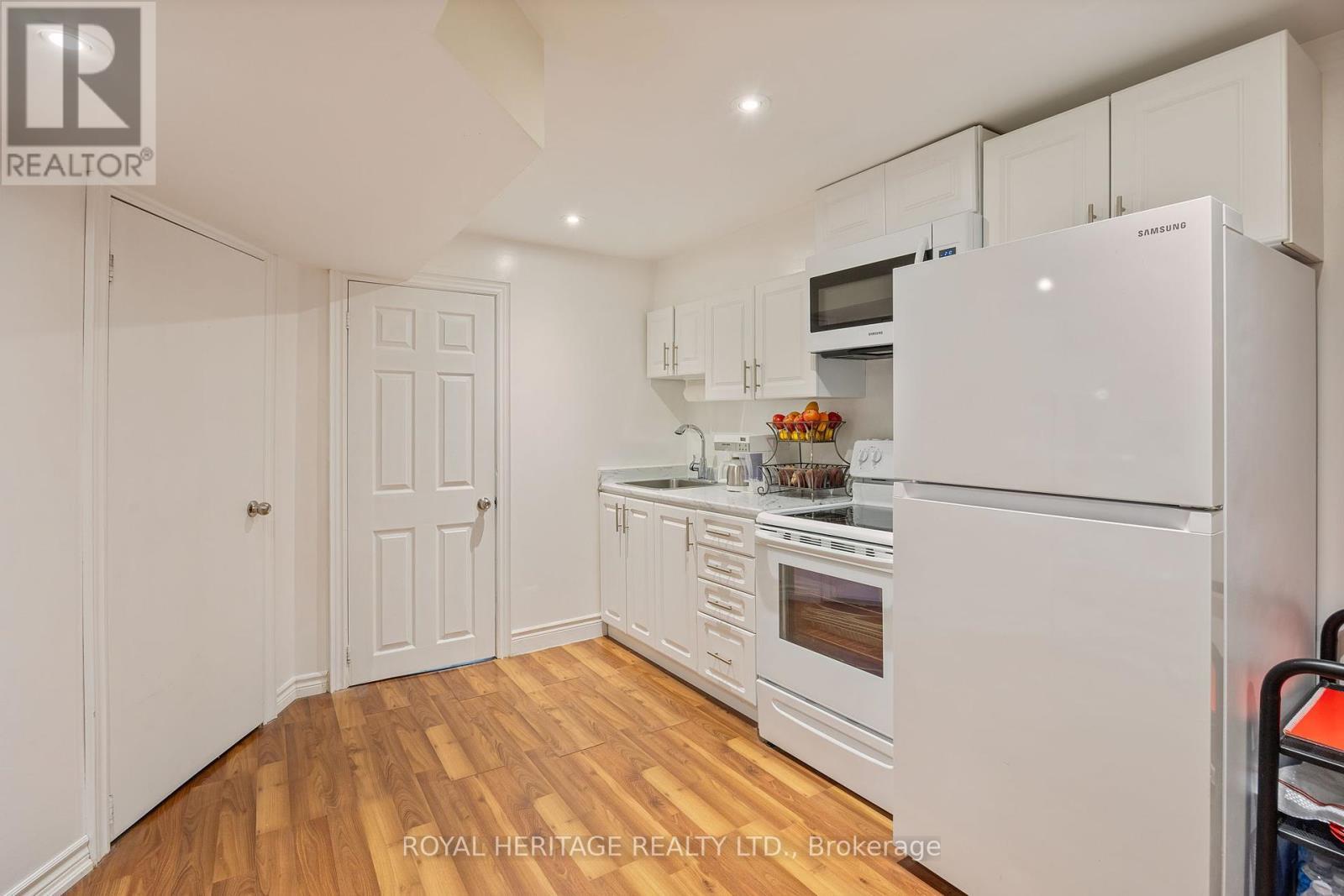 












109 PLUMROSE PATHWAY

,
Toronto (Malvern),




Ontario
M1B4B6


