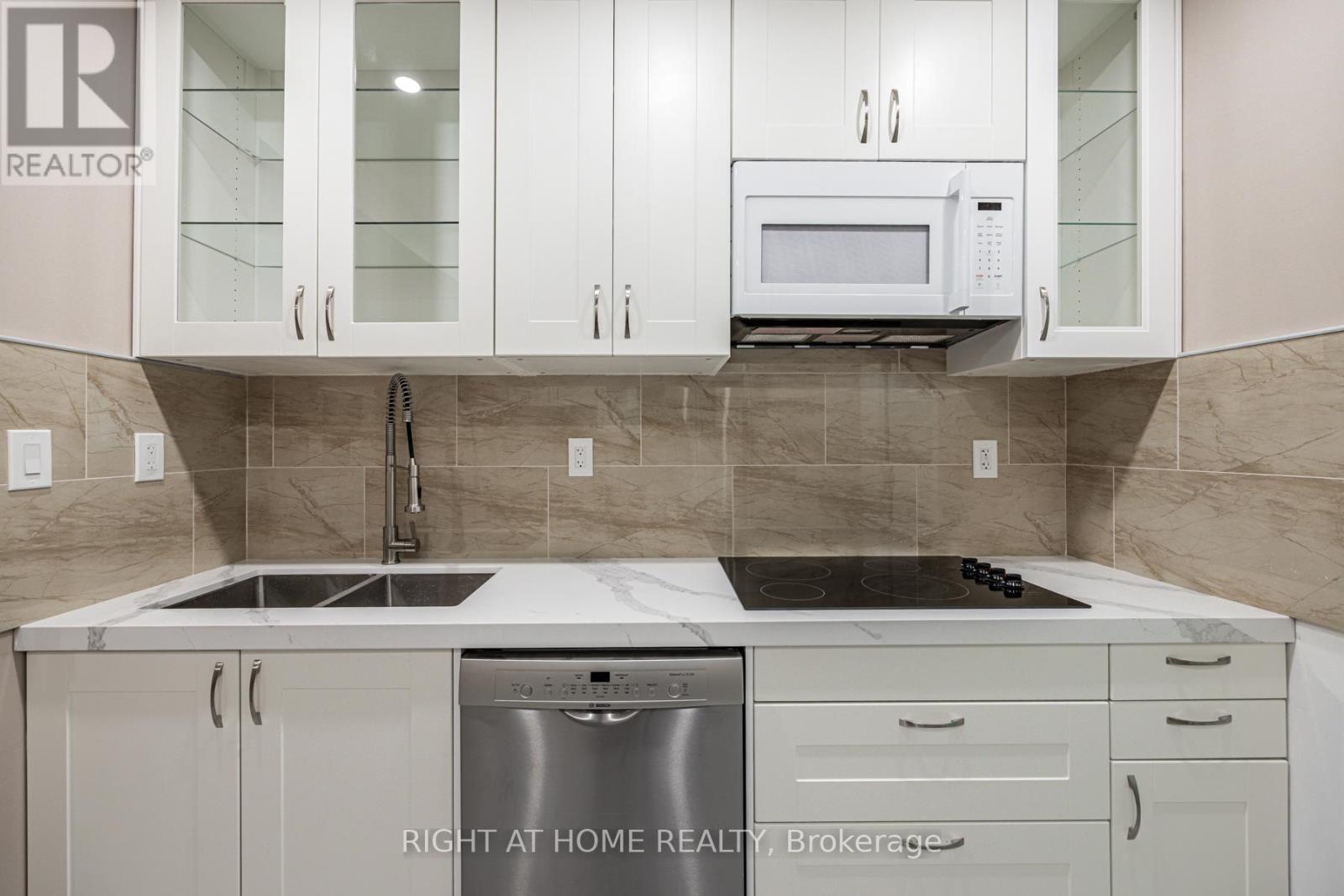 












2ND FLOOR - 600 GERRARD STREET E

,
Toronto (North Riverdale),




Ontario
M4M1Y3

