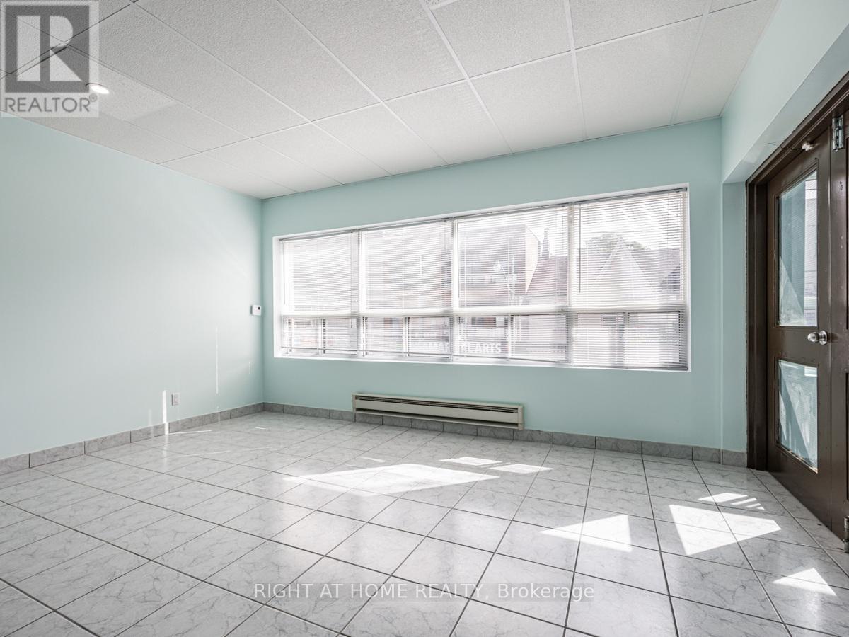 












2ND FLOOR - 600 GERRARD STREET E

,
Toronto (North Riverdale),




Ontario
M4M1Y3

