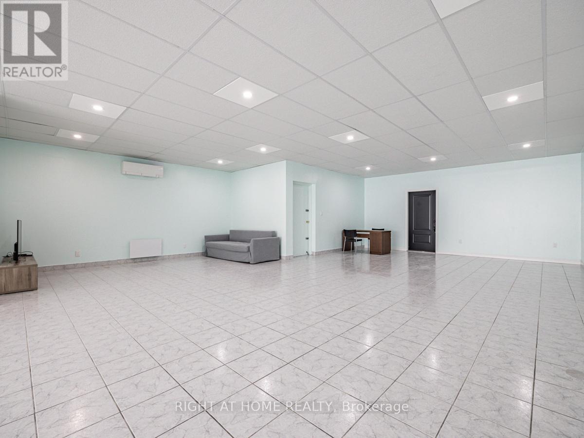 












2ND FLOOR - 600 GERRARD STREET E

,
Toronto (North Riverdale),




Ontario
M4M1Y3

