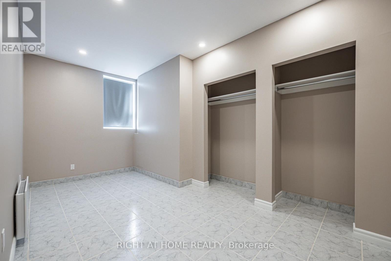 












2ND FLOOR - 600 GERRARD STREET E

,
Toronto (North Riverdale),




Ontario
M4M1Y3

