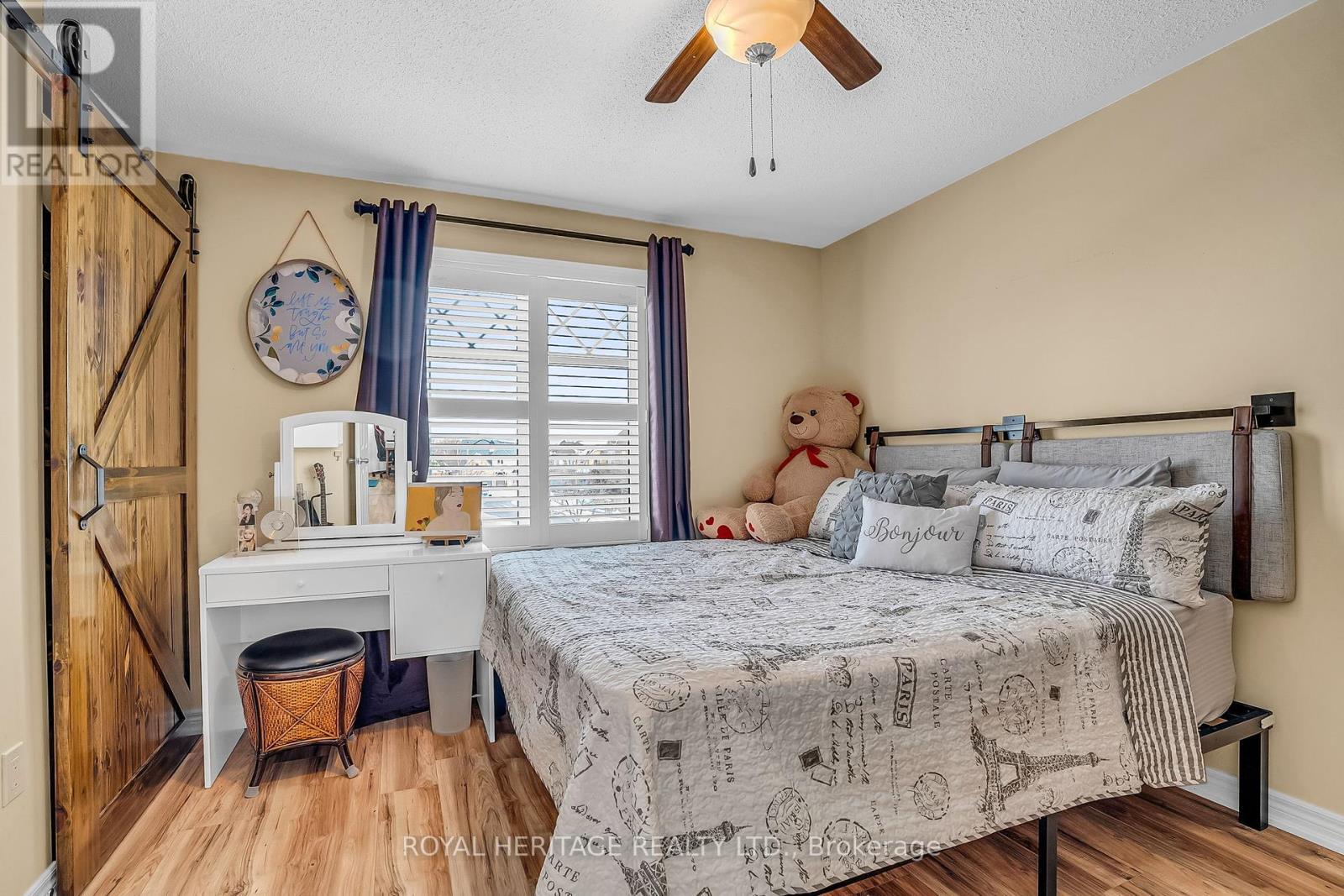 












846 HANMORE COURT

,
Oshawa (Pinecrest),




Ontario
L1K0C5

