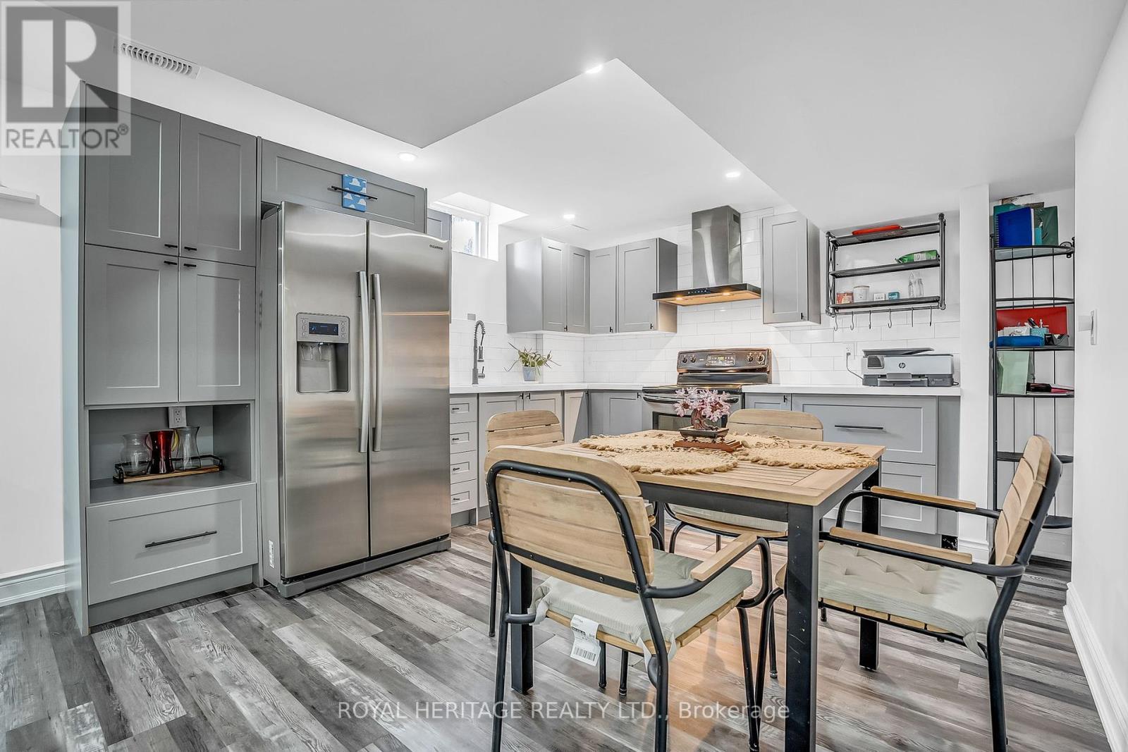 












846 HANMORE COURT

,
Oshawa (Pinecrest),




Ontario
L1K0C5

