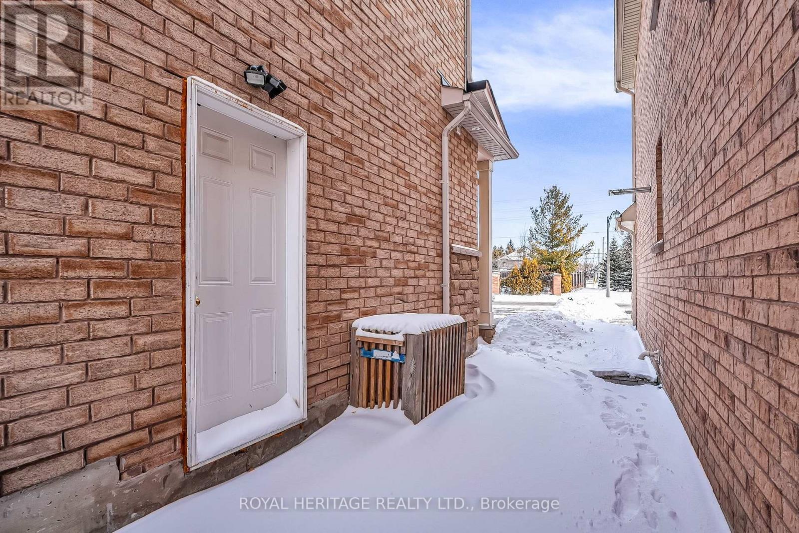 












846 HANMORE COURT

,
Oshawa (Pinecrest),




Ontario
L1K0C5

