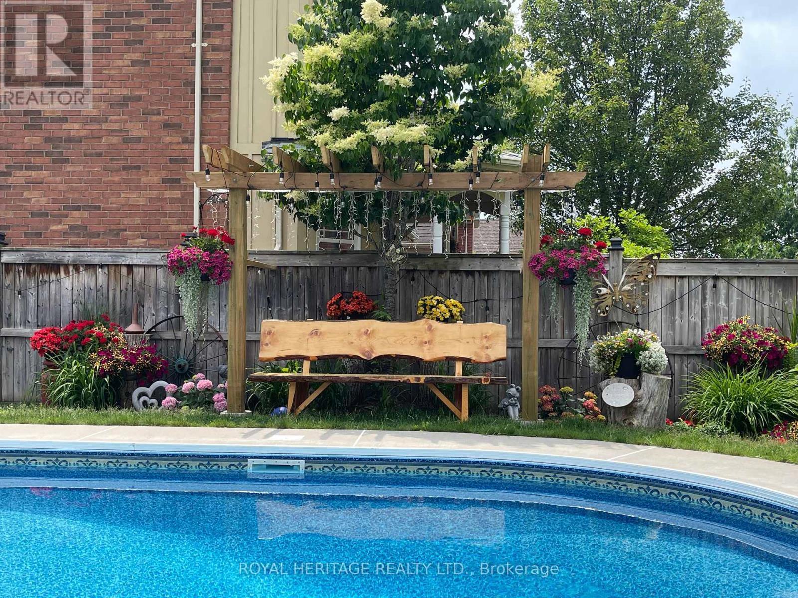 












846 HANMORE COURT

,
Oshawa (Pinecrest),




Ontario
L1K0C5

