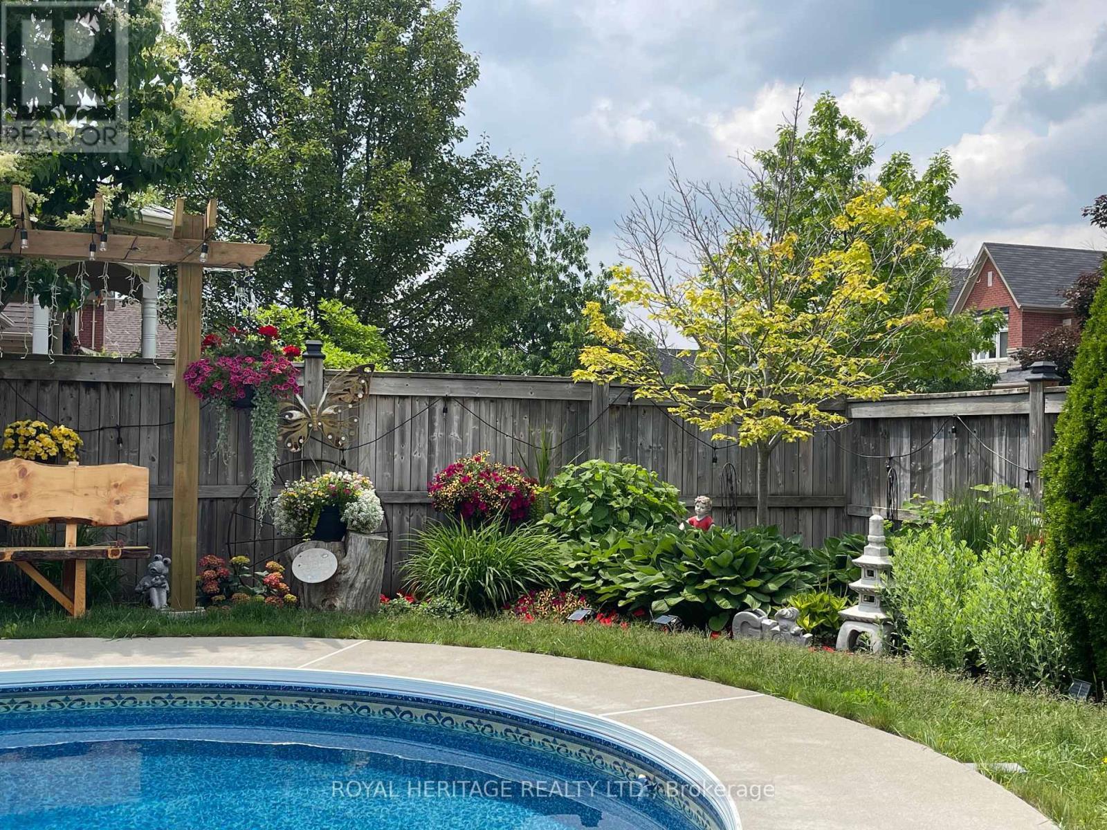 












846 HANMORE COURT

,
Oshawa (Pinecrest),




Ontario
L1K0C5

