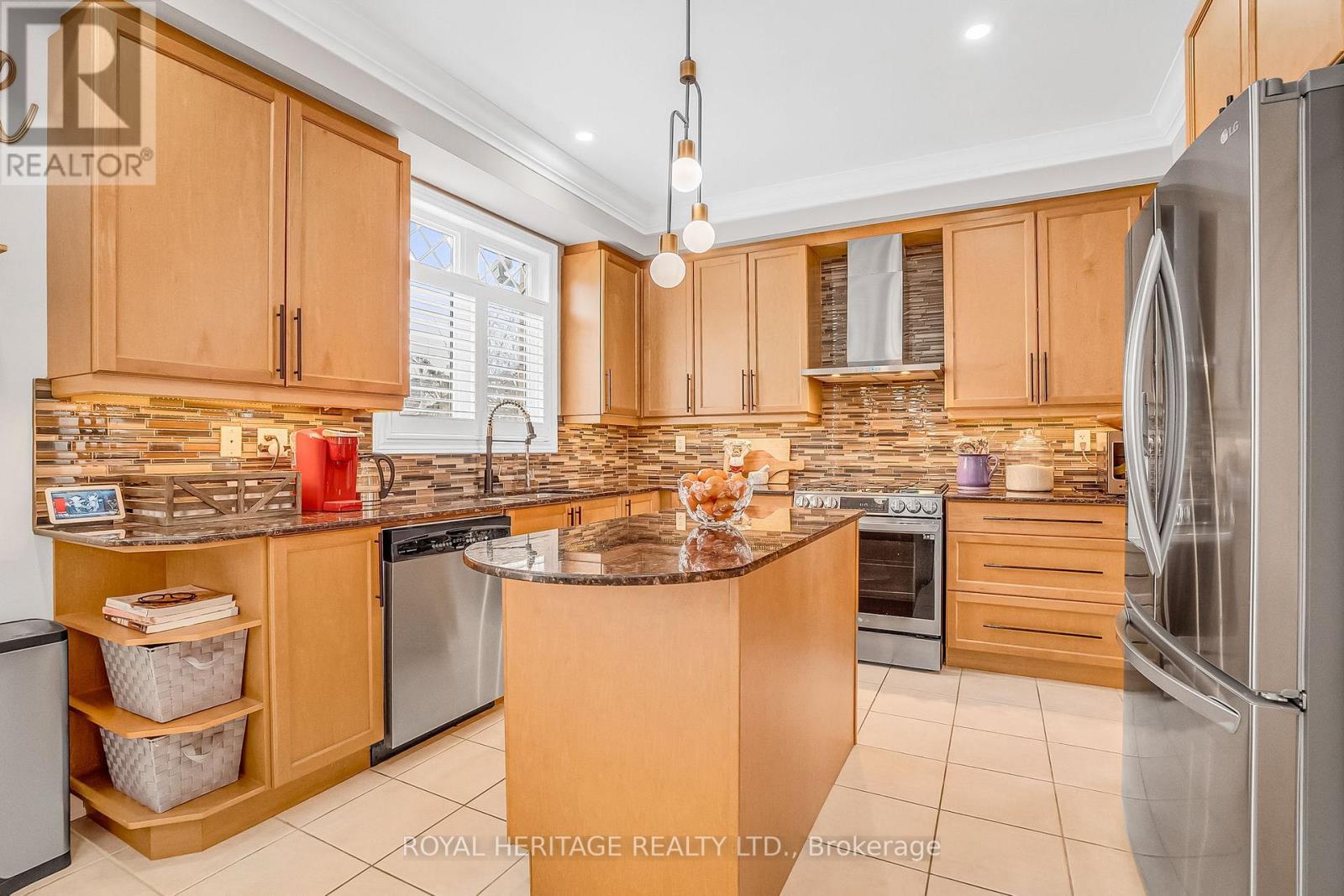 












846 HANMORE COURT

,
Oshawa (Pinecrest),




Ontario
L1K0C5

