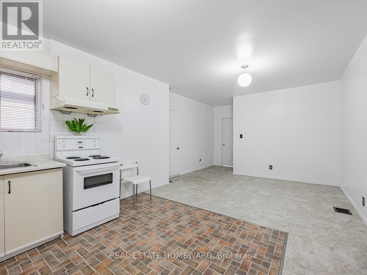 












2438 DANFORTH AVENUE

,
Toronto (East End-Danforth),




Ontario
M4C1K9

