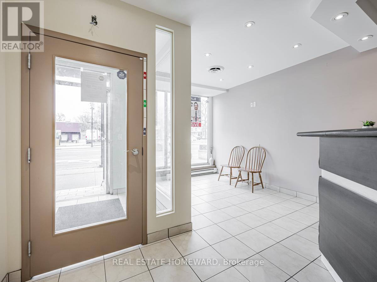 












2438 DANFORTH AVENUE

,
Toronto (East End-Danforth),




Ontario
M4C1K9

