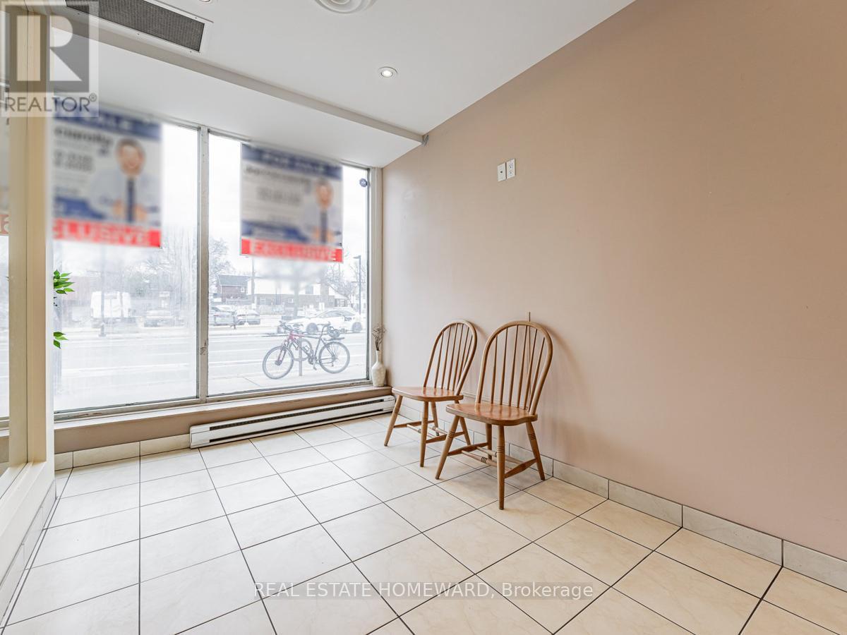 












2438 DANFORTH AVENUE

,
Toronto (East End-Danforth),




Ontario
M4C1K9

