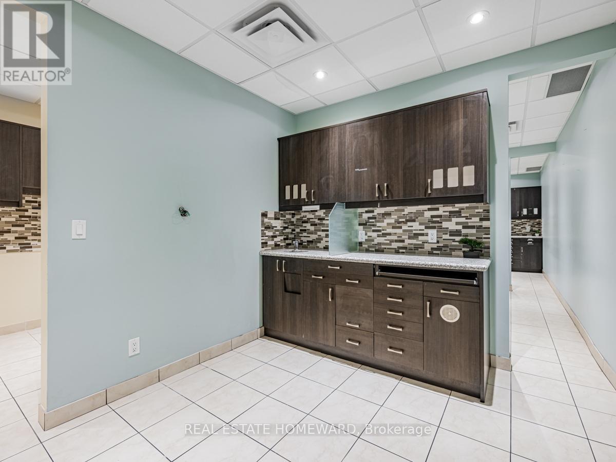 












2438 DANFORTH AVENUE

,
Toronto (East End-Danforth),




Ontario
M4C1K9

