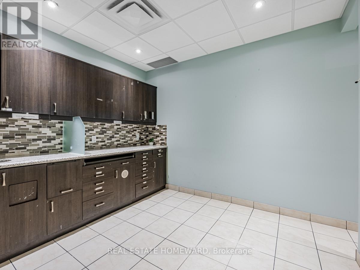 












2438 DANFORTH AVENUE

,
Toronto (East End-Danforth),




Ontario
M4C1K9

