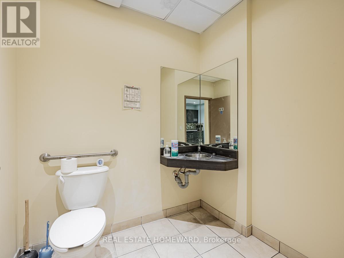 












2438 DANFORTH AVENUE

,
Toronto (East End-Danforth),




Ontario
M4C1K9

