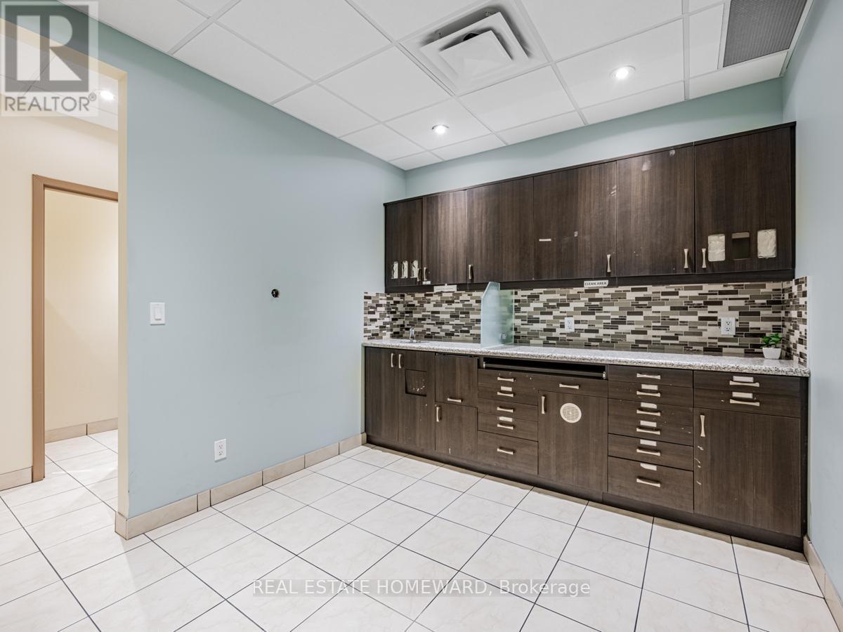 












2438 DANFORTH AVENUE

,
Toronto (East End-Danforth),




Ontario
M4C1K9

