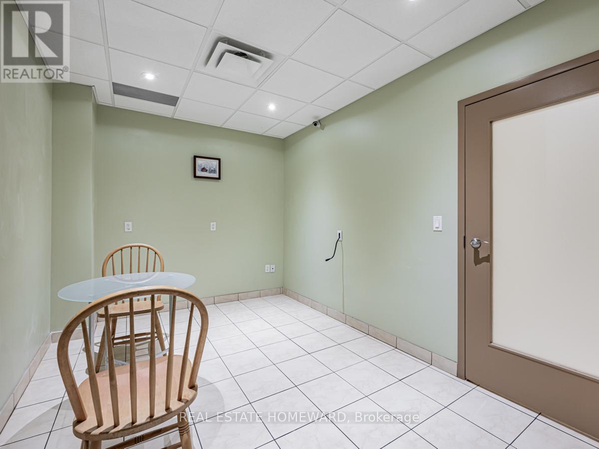 












2438 DANFORTH AVENUE

,
Toronto (East End-Danforth),




Ontario
M4C1K9

