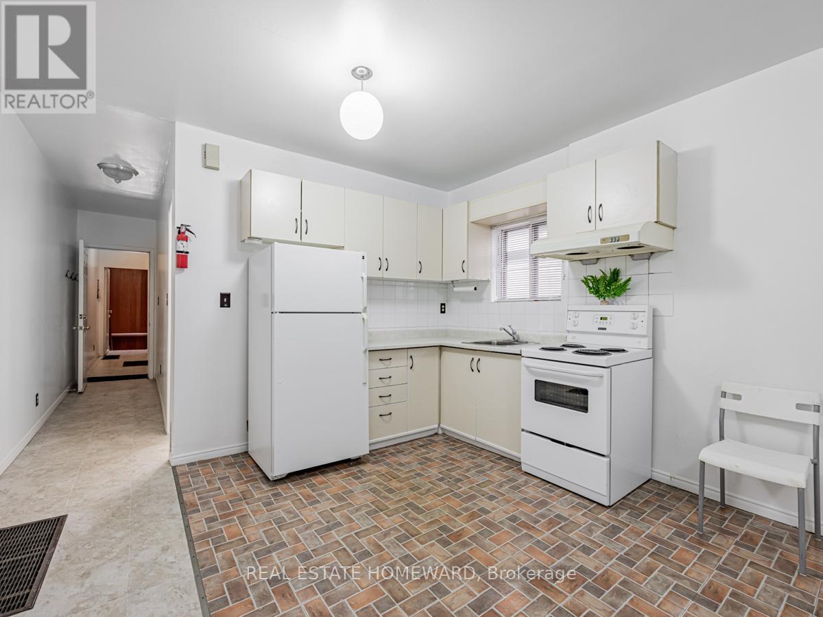 












2438 DANFORTH AVENUE

,
Toronto (East End-Danforth),




Ontario
M4C1K9


