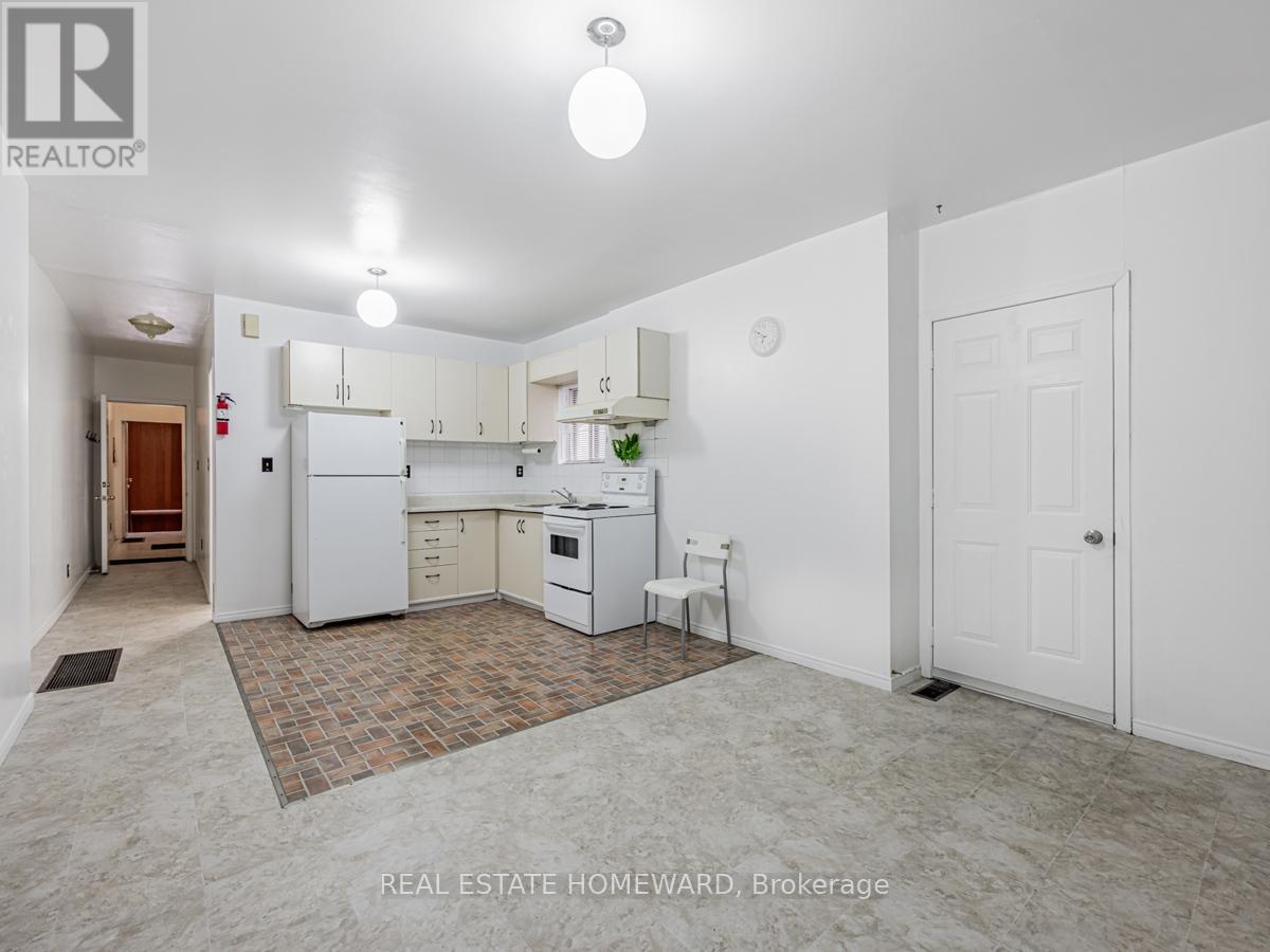 












2438 DANFORTH AVENUE

,
Toronto (East End-Danforth),




Ontario
M4C1K9

