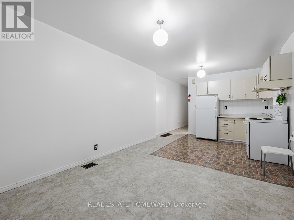 












2438 DANFORTH AVENUE

,
Toronto (East End-Danforth),




Ontario
M4C1K9

