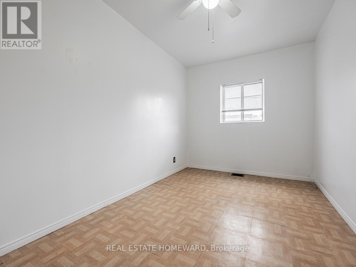 












2438 DANFORTH AVENUE

,
Toronto (East End-Danforth),




Ontario
M4C1K9


