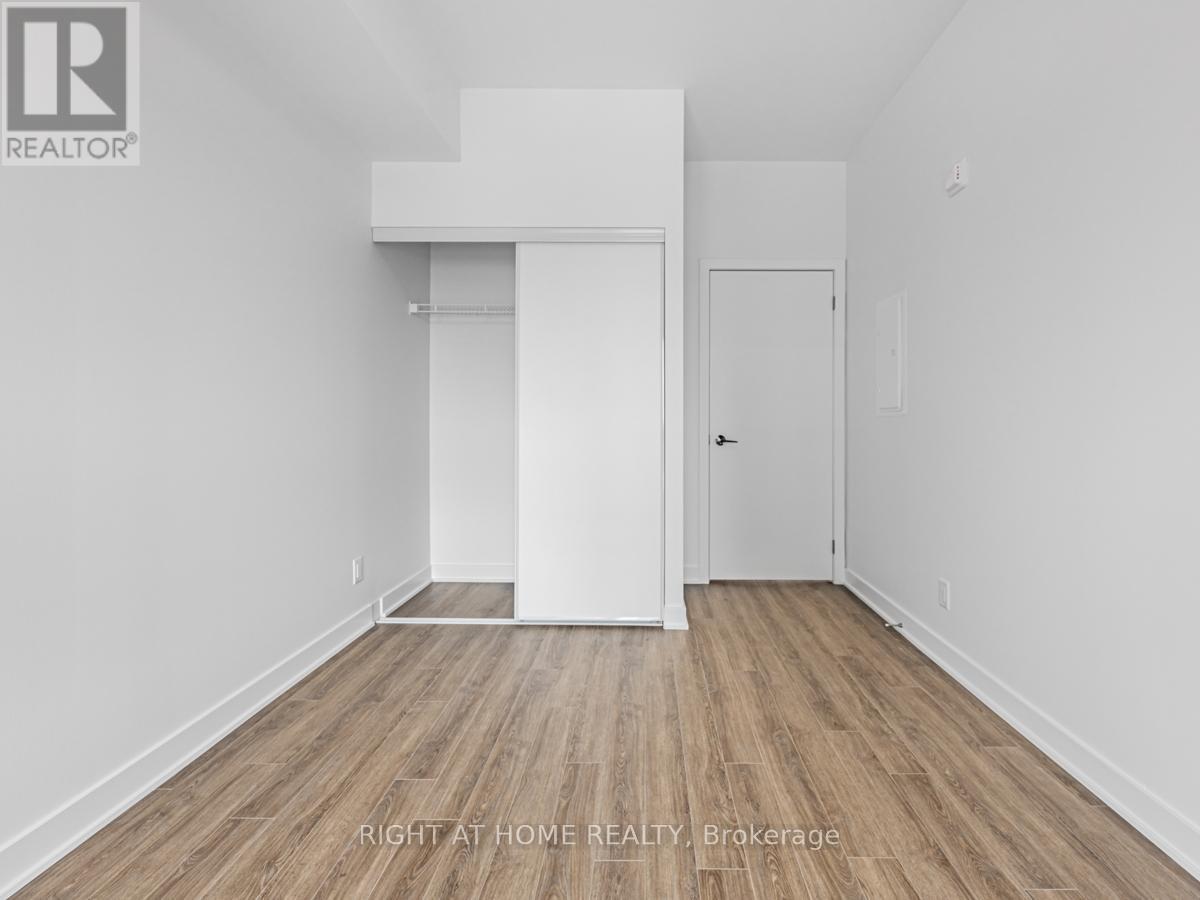 












401 - 55 CLARINGTON BOULEVARD

,
Clarington (Bowmanville),




Ontario
L1C7J4


