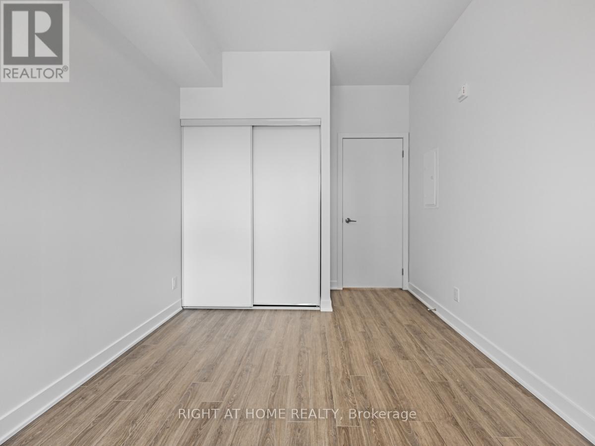 












401 - 55 CLARINGTON BOULEVARD

,
Clarington (Bowmanville),




Ontario
L1C7J4


