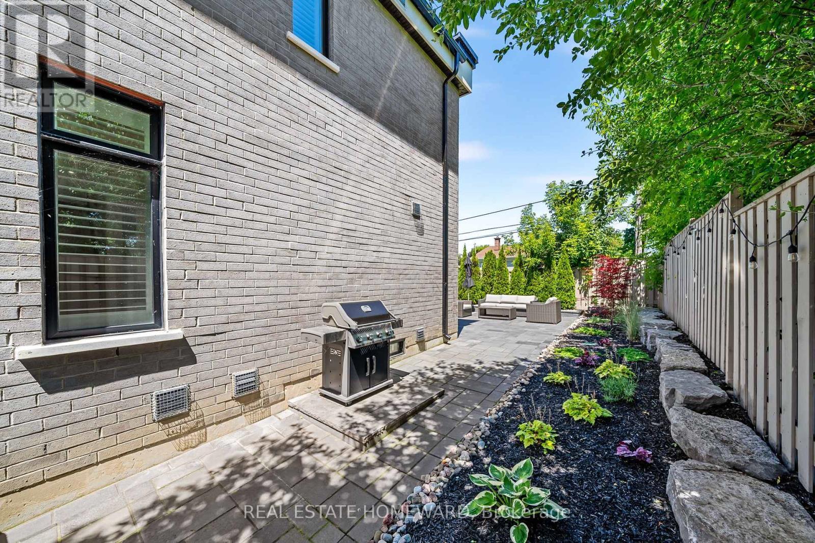 












1344 GULL CROSSING

,
Pickering (Bay Ridges),




Ontario
L1W0B7

