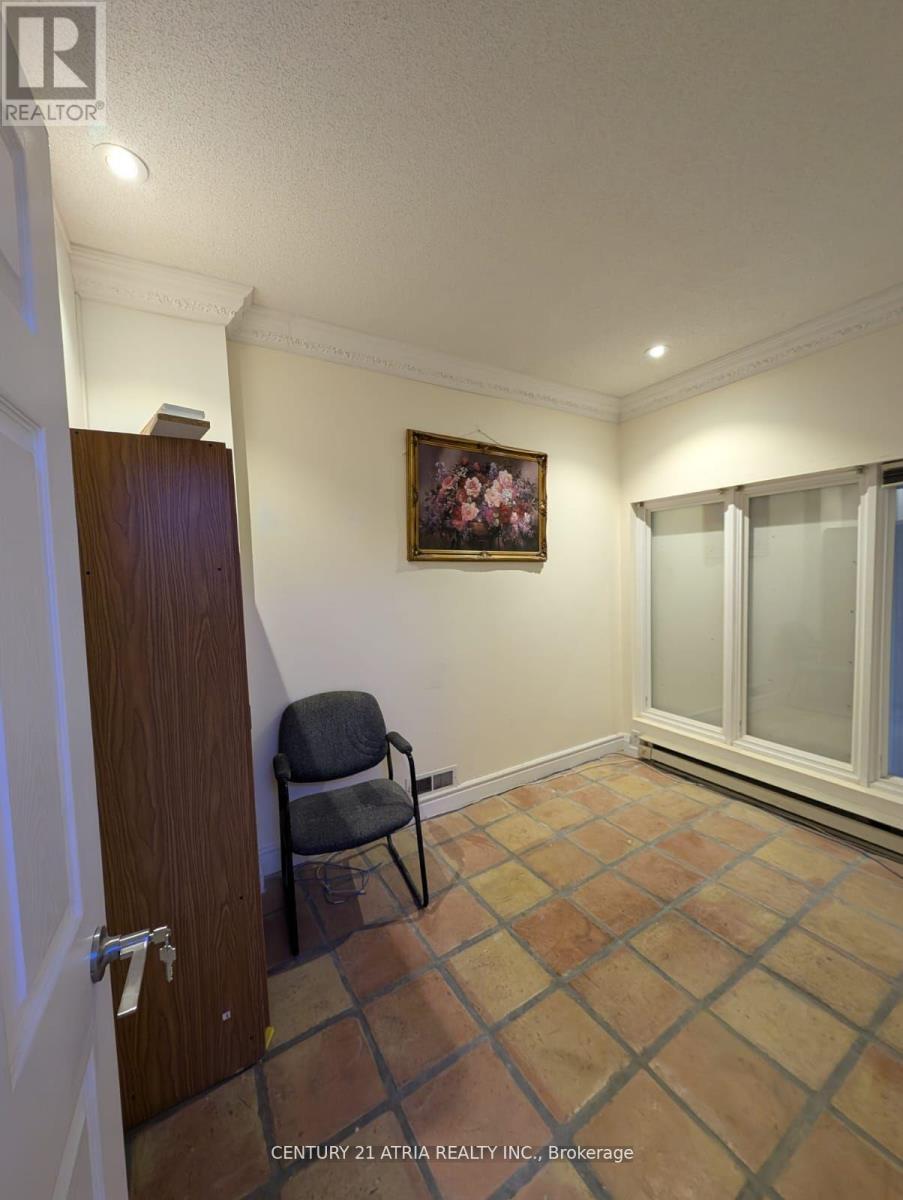 












2 - 15 CANHAM CRESCENT

,
Toronto (Agincourt South-Malvern West),




Ontario
M1S2H7

