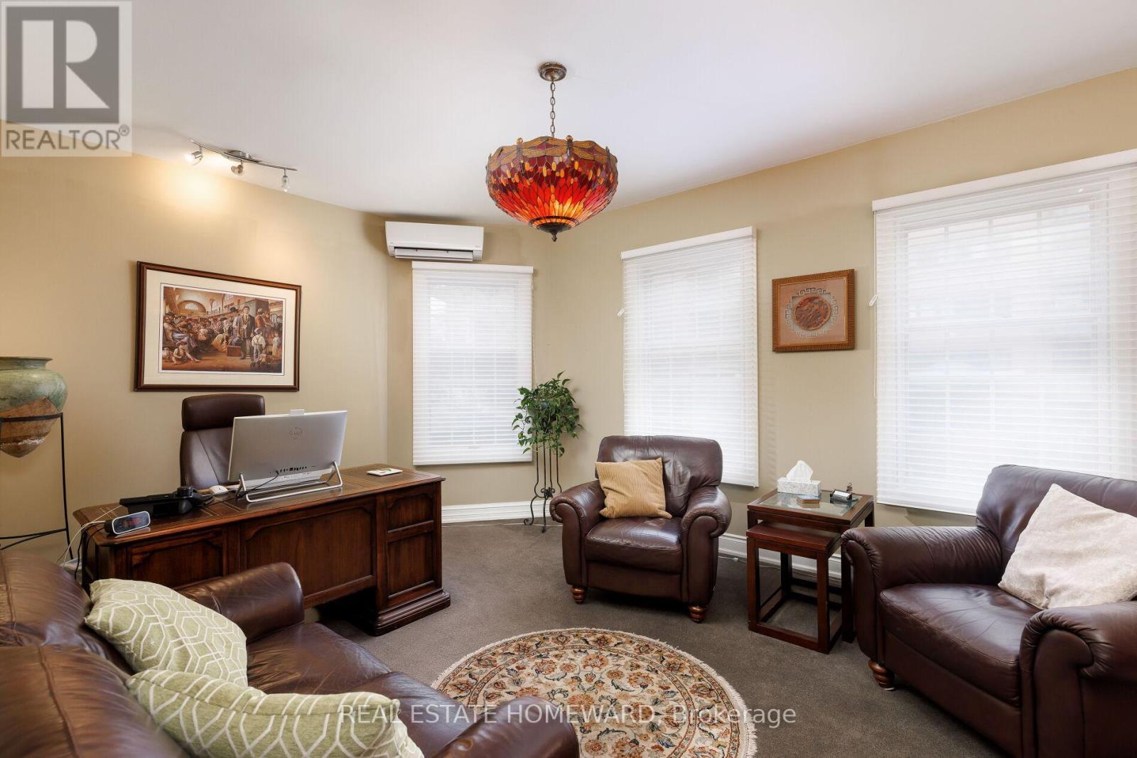 












6 MAIN STREET

,
Toronto (East End-Danforth),




Ontario
M4E2V4


