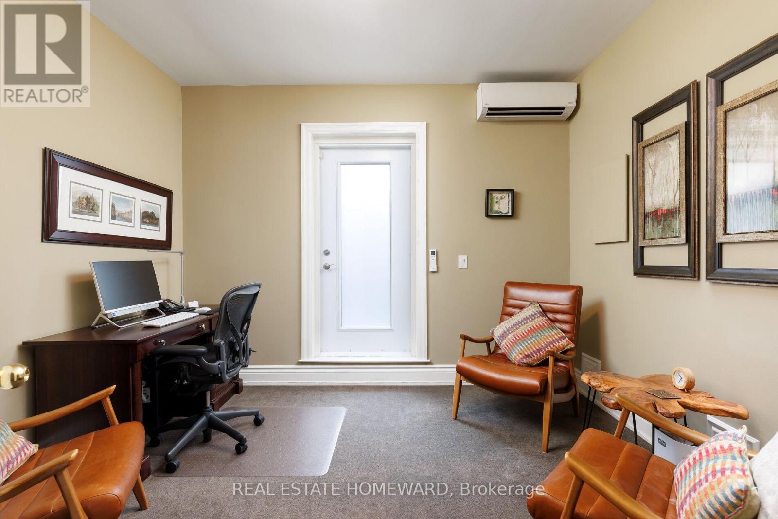 












6 MAIN STREET

,
Toronto (East End-Danforth),




Ontario
M4E2V4

