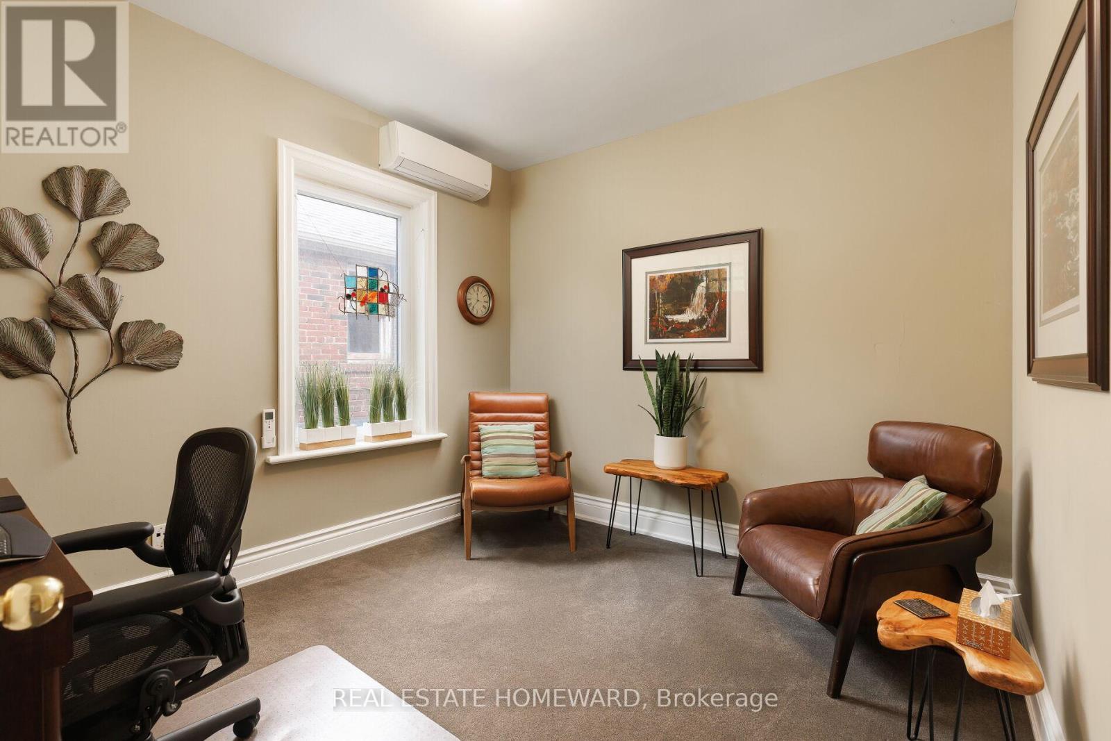 












6 MAIN STREET

,
Toronto (East End-Danforth),




Ontario
M4E2V4

