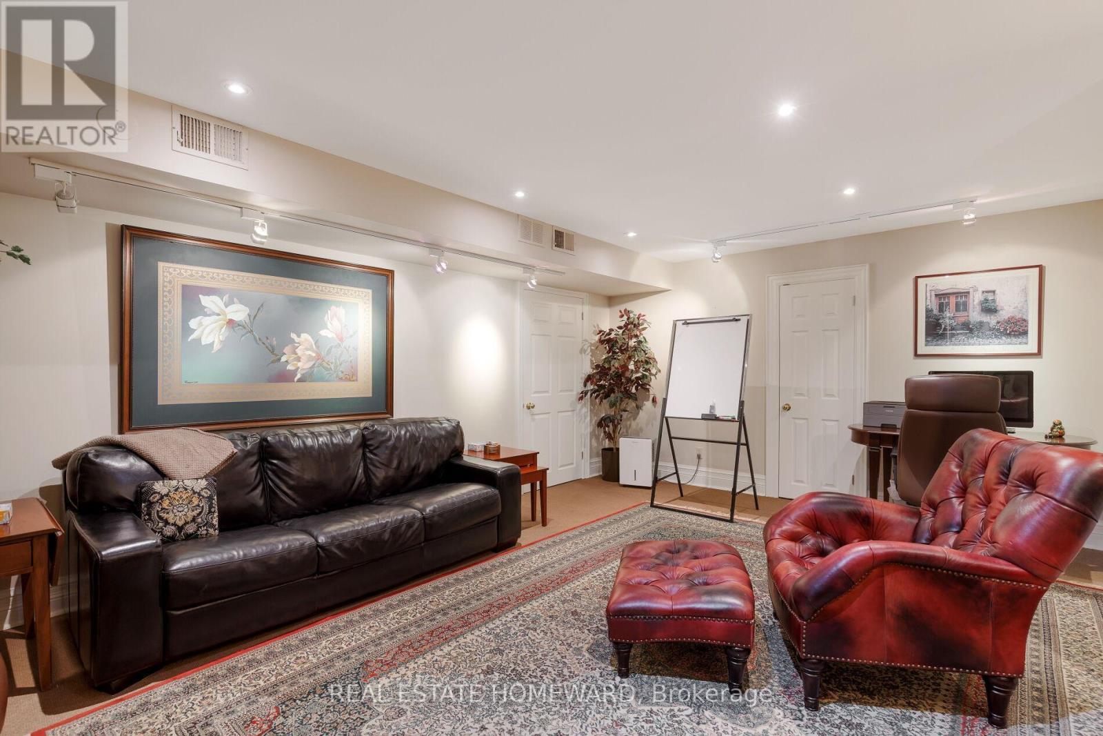 












6 MAIN STREET

,
Toronto (East End-Danforth),




Ontario
M4E2V4

