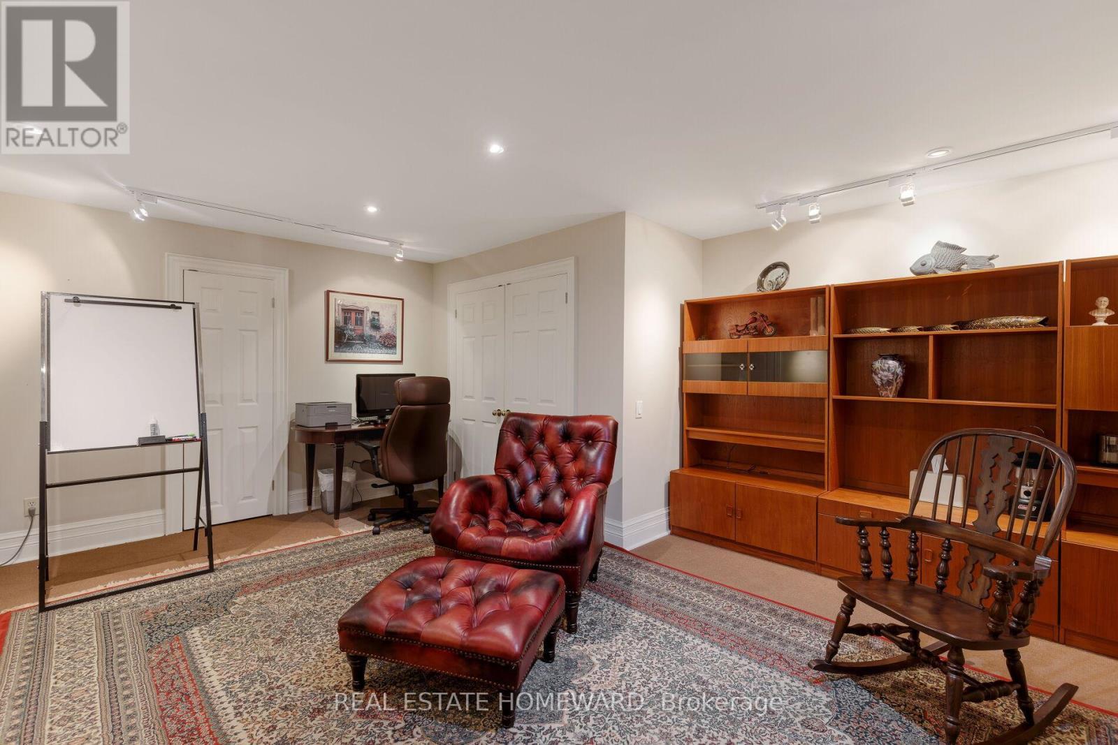 












6 MAIN STREET

,
Toronto (East End-Danforth),




Ontario
M4E2V4

