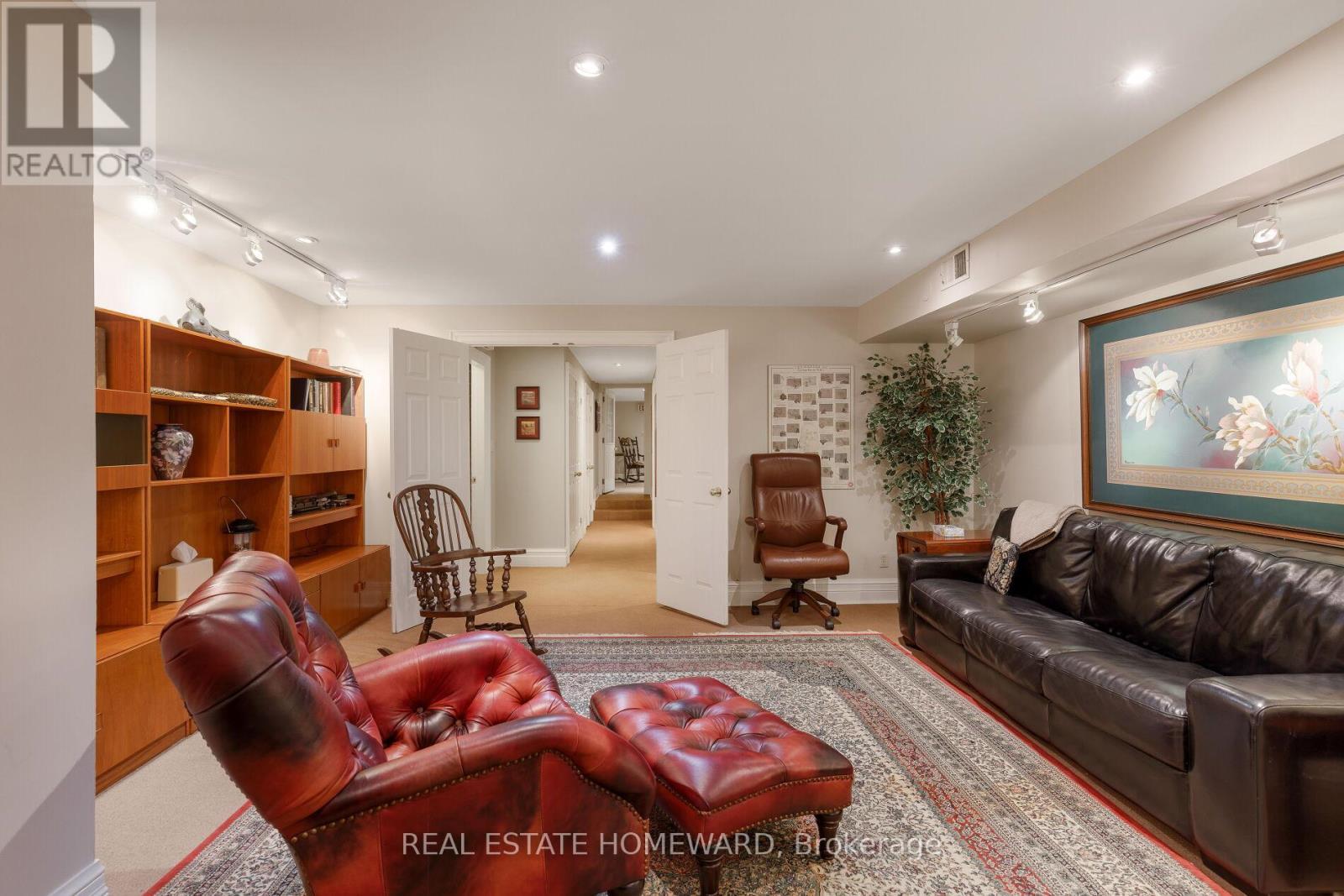 












6 MAIN STREET

,
Toronto (East End-Danforth),




Ontario
M4E2V4

