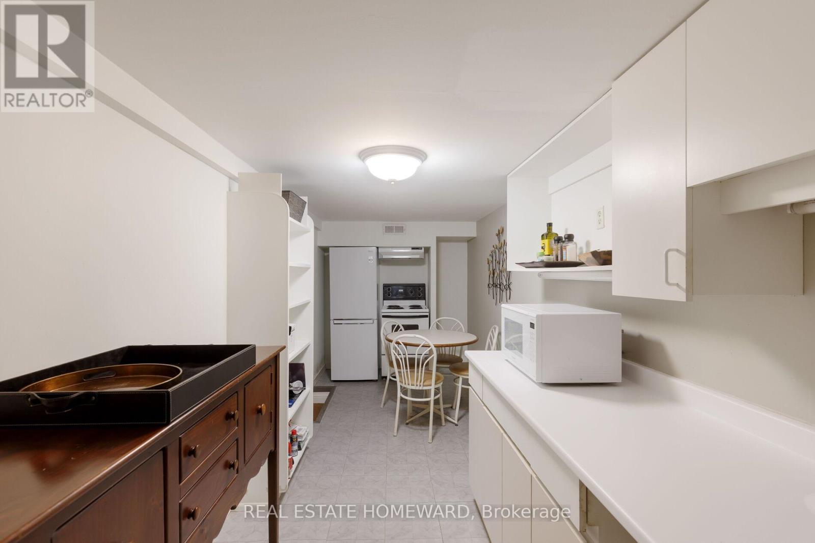 












6 MAIN STREET

,
Toronto (East End-Danforth),




Ontario
M4E2V4

