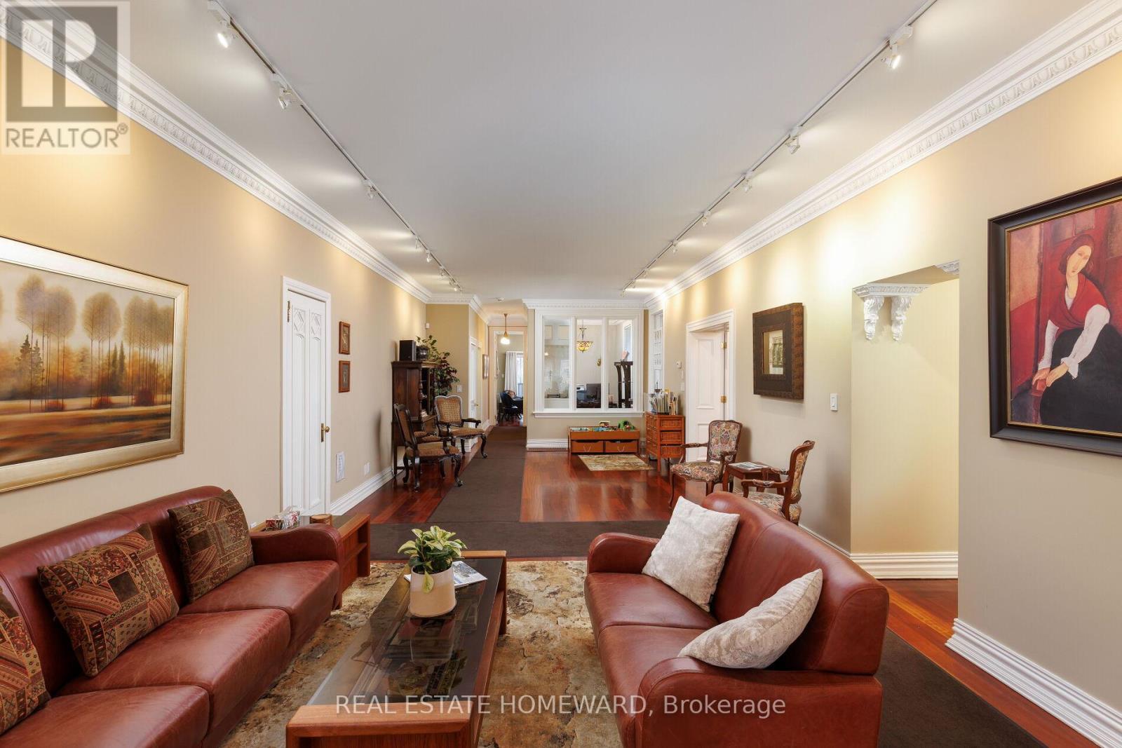












6 MAIN STREET

,
Toronto (East End-Danforth),




Ontario
M4E2V4

