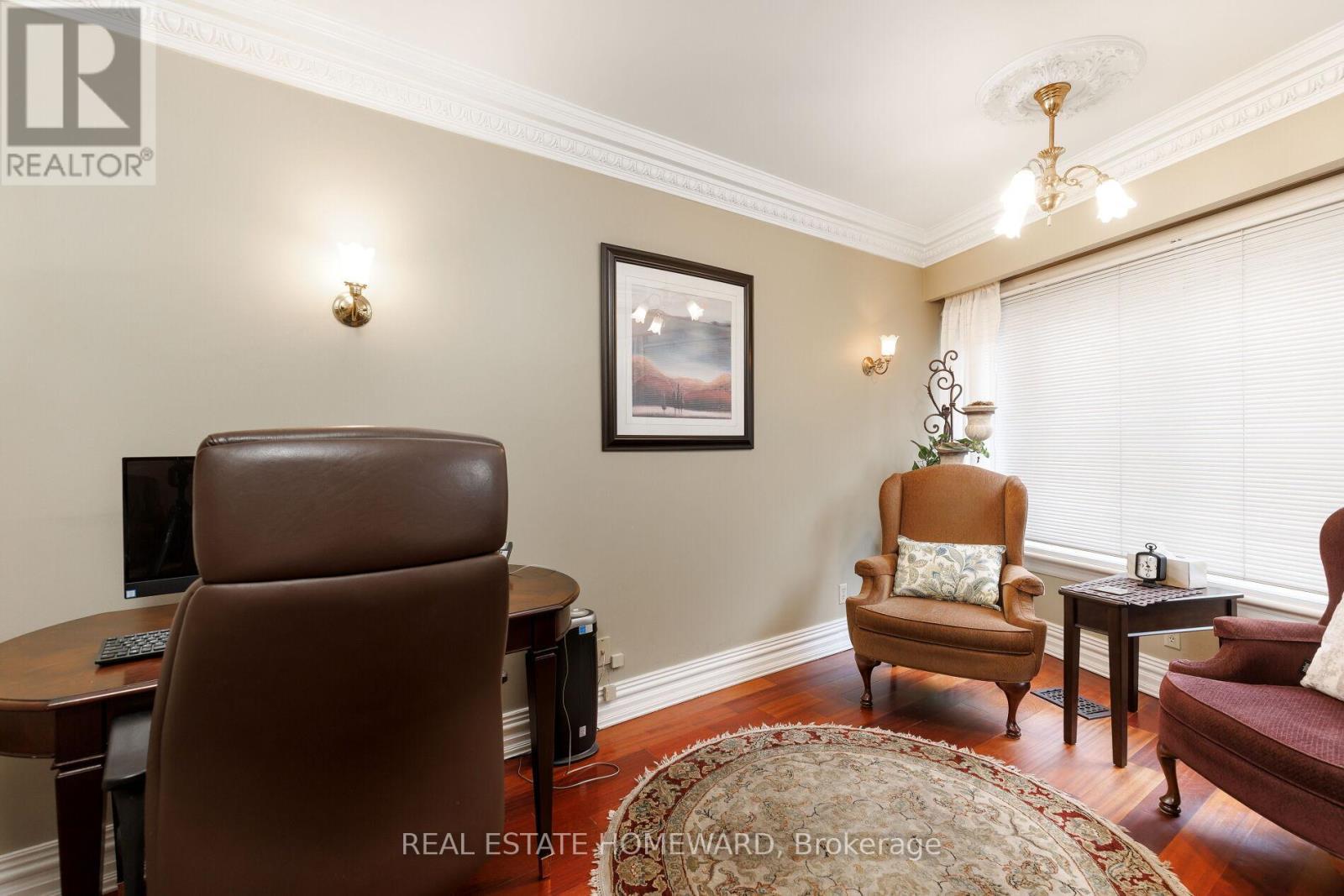 












6 MAIN STREET

,
Toronto (East End-Danforth),




Ontario
M4E2V4

