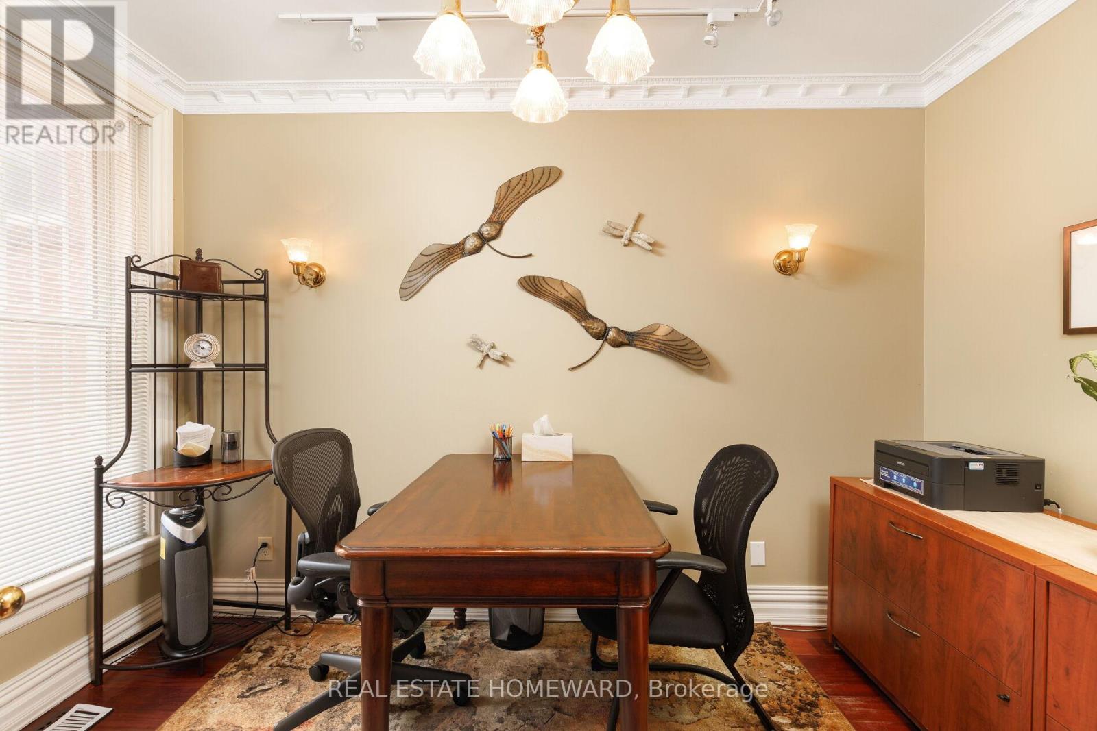 












6 MAIN STREET

,
Toronto (East End-Danforth),




Ontario
M4E2V4

