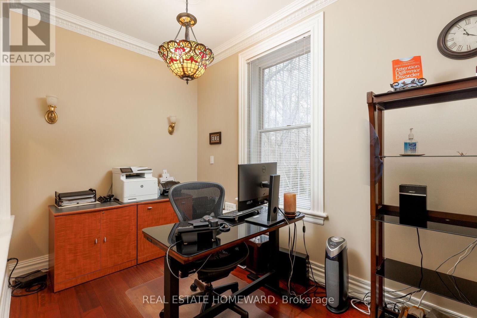 












6 MAIN STREET

,
Toronto (East End-Danforth),




Ontario
M4E2V4

