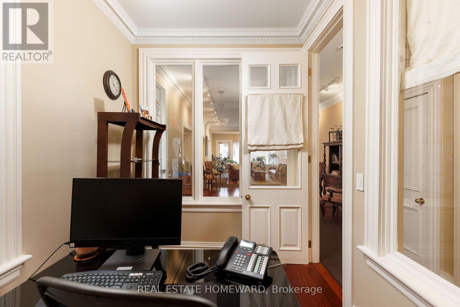 












6 MAIN STREET

,
Toronto (East End-Danforth),




Ontario
M4E2V4

