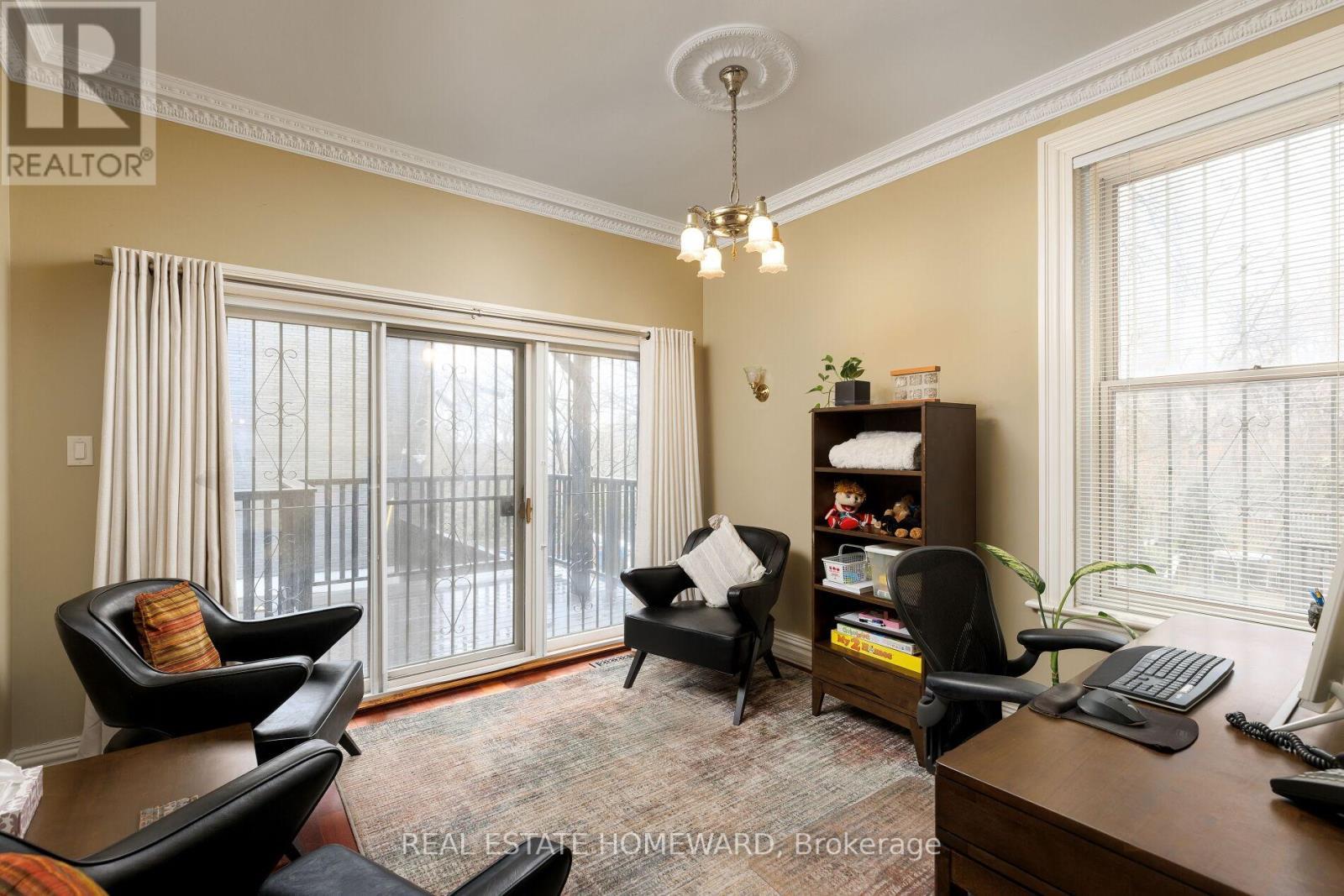












6 MAIN STREET

,
Toronto (East End-Danforth),




Ontario
M4E2V4

