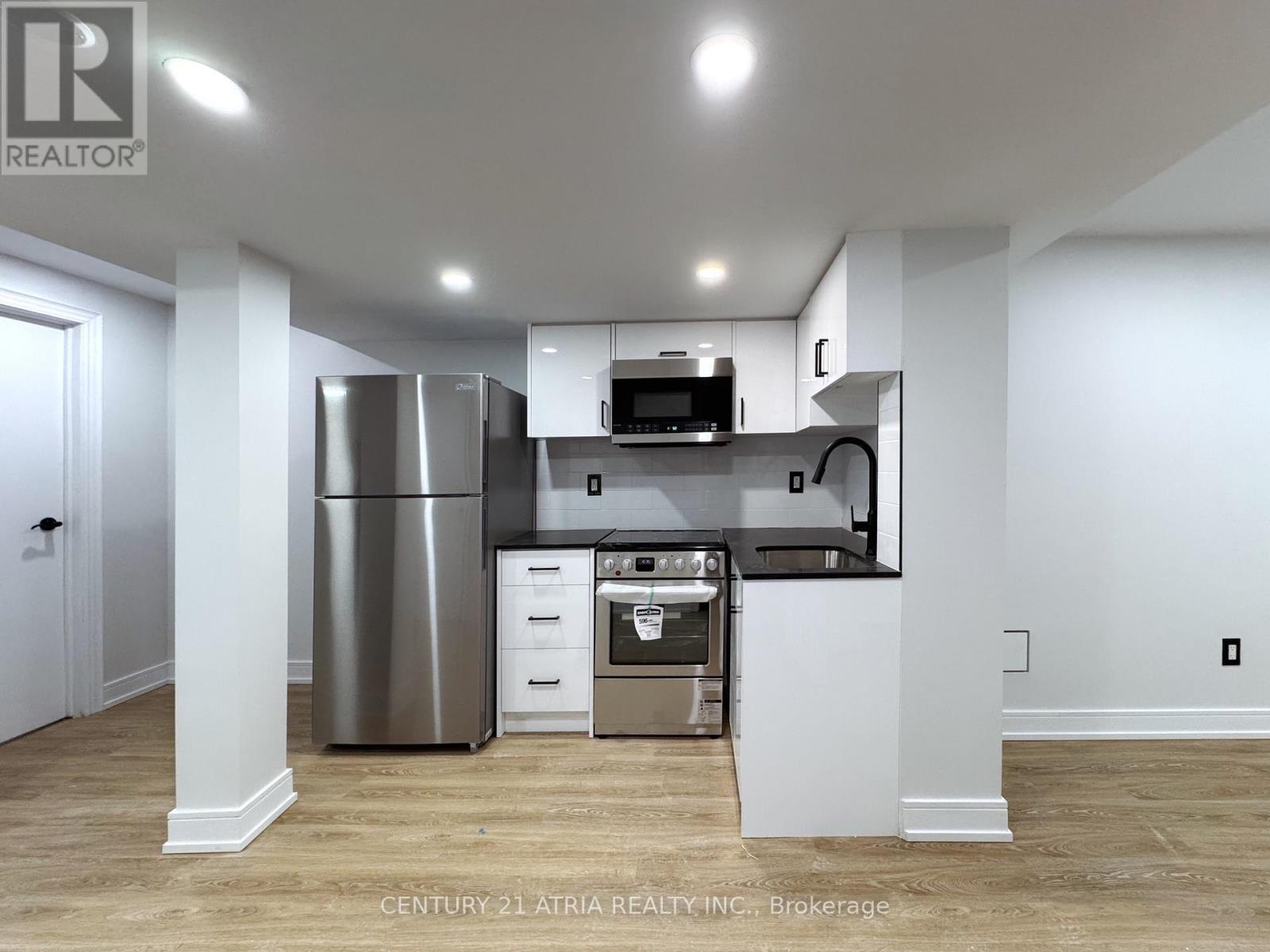 












B - 580 STROUDS LANE

,
Pickering (Amberlea),




Ontario
L1V4S6

