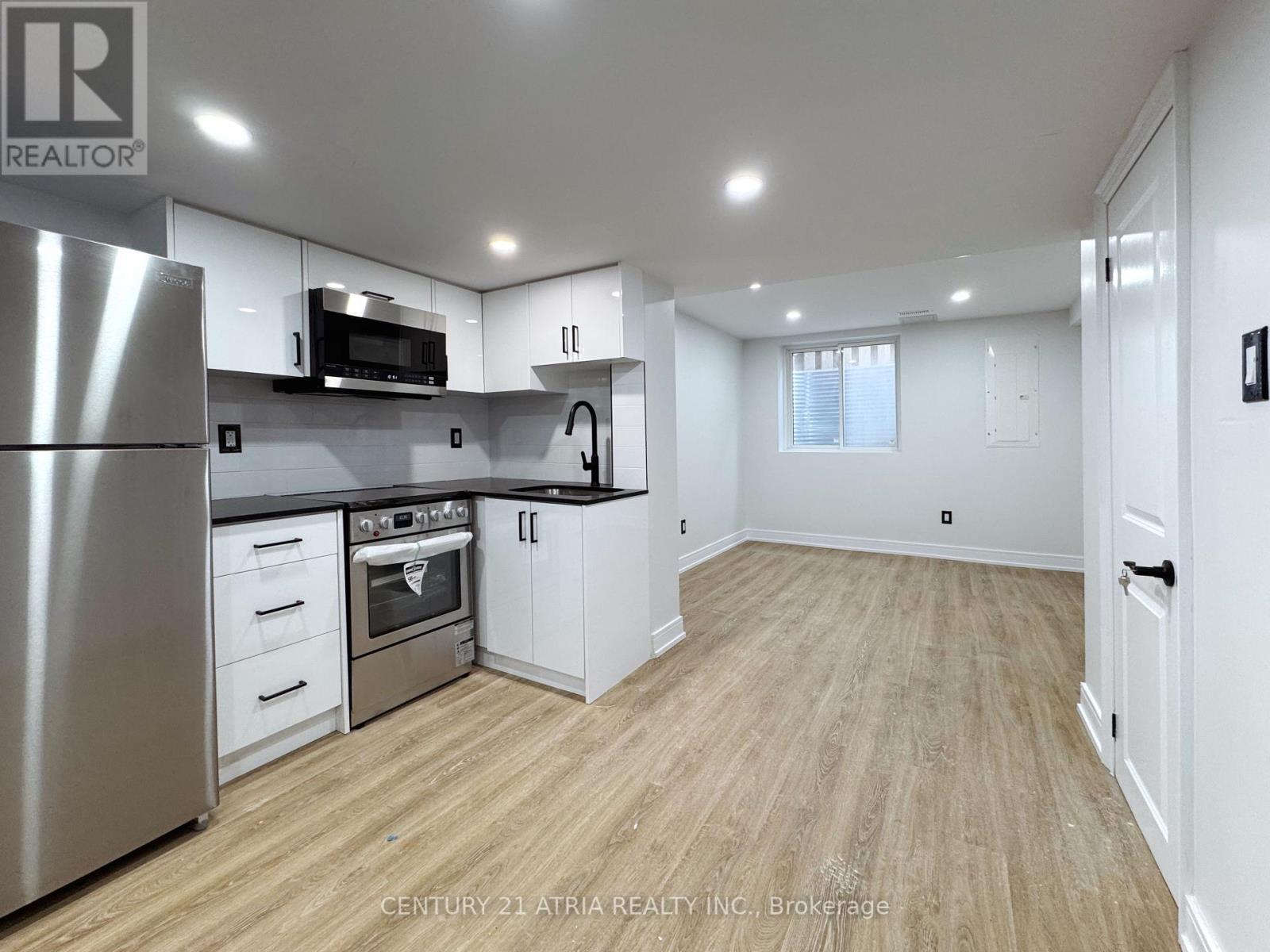 












B - 580 STROUDS LANE

,
Pickering (Amberlea),




Ontario
L1V4S6

