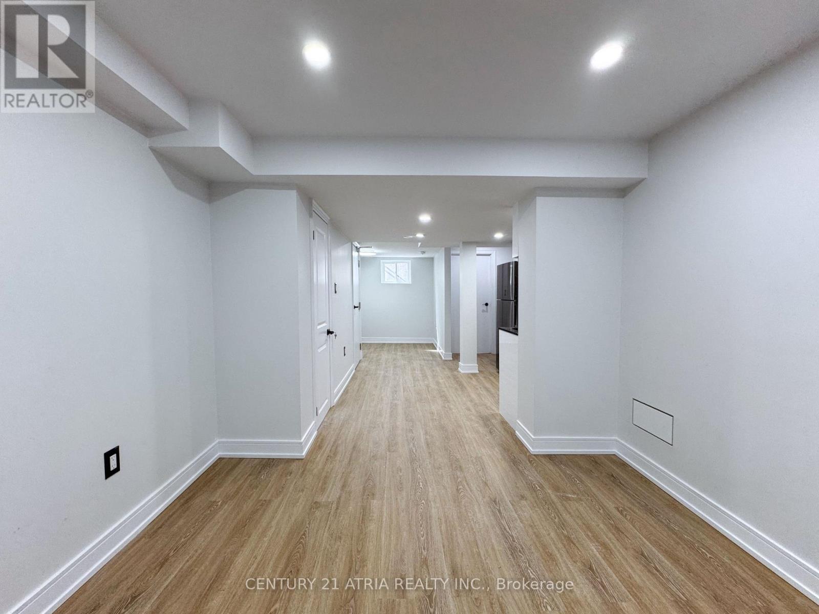 












B - 580 STROUDS LANE

,
Pickering (Amberlea),




Ontario
L1V4S6

