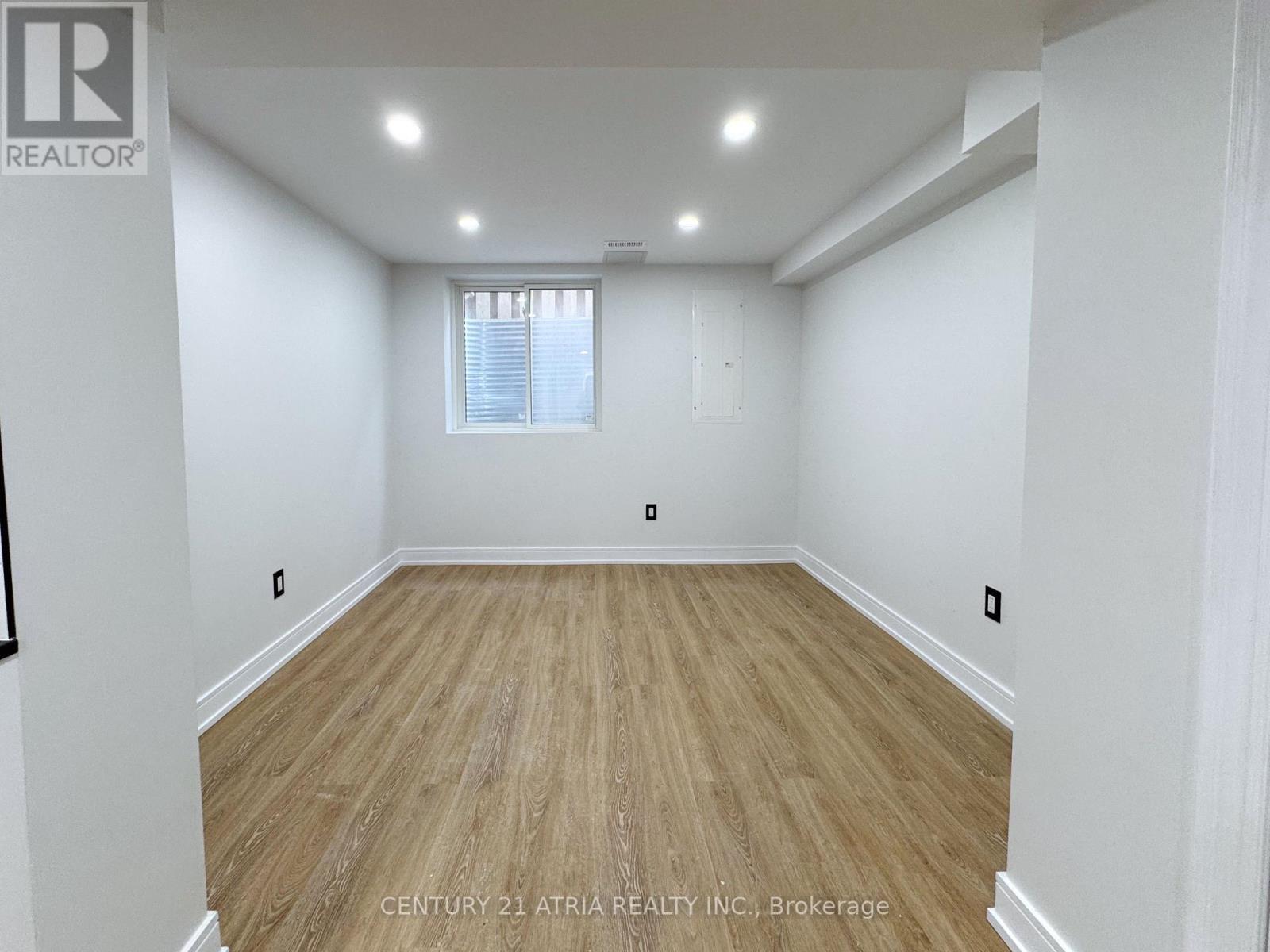 












B - 580 STROUDS LANE

,
Pickering (Amberlea),




Ontario
L1V4S6

