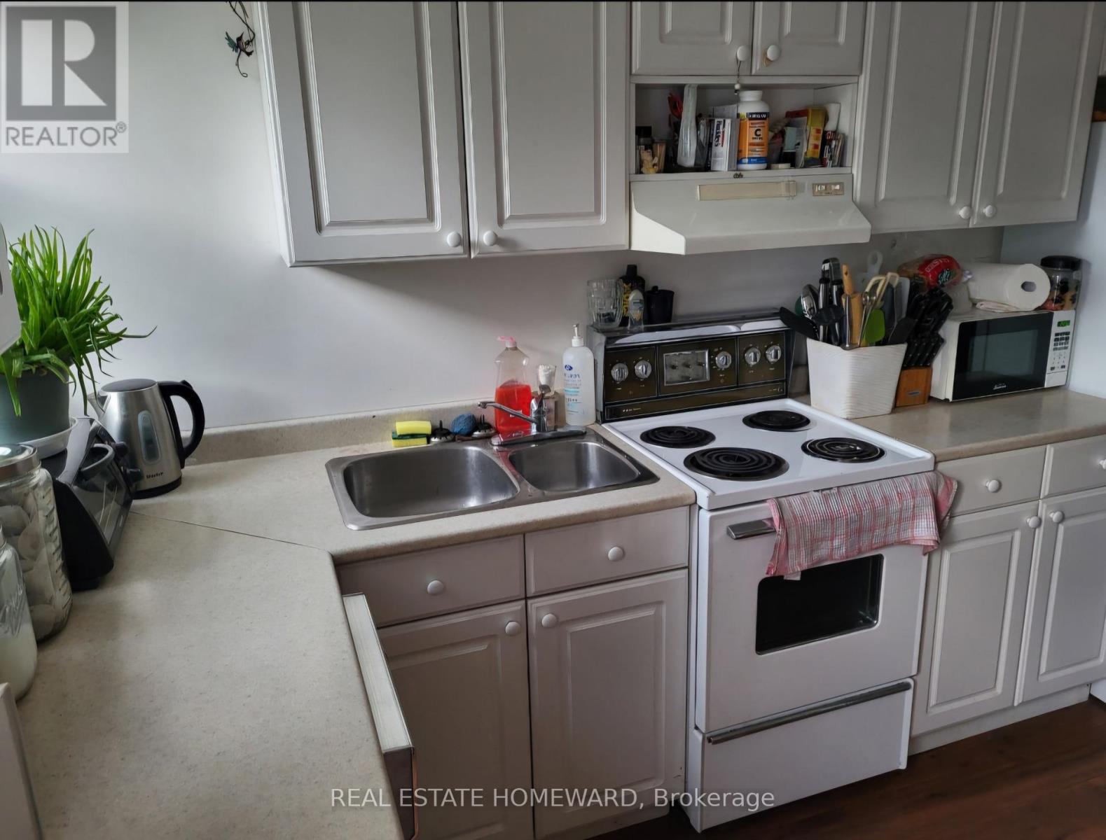 












275-279 OLD KINGSTON ROAD

,
Toronto (Highland Creek),




Ontario
M1C1B4

