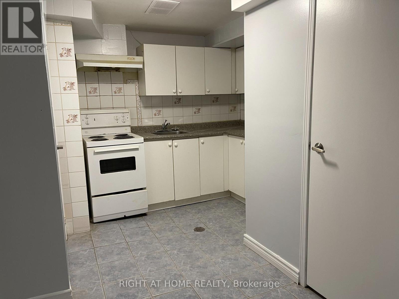 












BSMT - 12 QUARRY COURT

,
Toronto (Greenwood-Coxwell),




Ontario
M4J5A7

