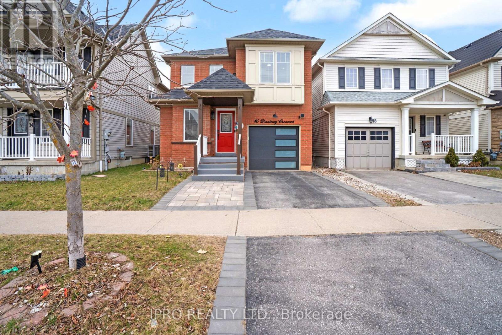 












16 DONLEVY CRESCENT

,
Whitby (Taunton North),




Ontario
L1R0B8

